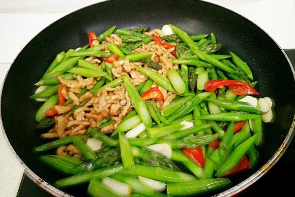 芦笋炒肉丝的做法图解10