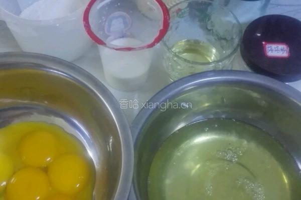 十寸戚风蛋糕的做法图解1
