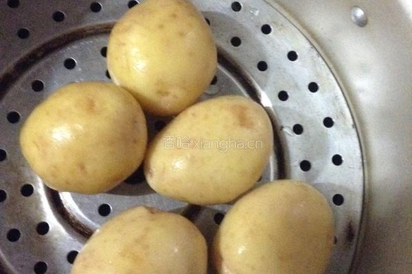 鲜虾土豆丸的做法图解1