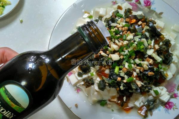 凉拌皮蛋豆腐的做法图解4