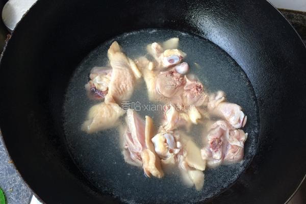 鸡腿冬瓜胡萝卜粉丝汤的做法图解2