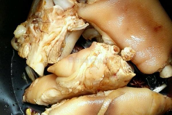 电饭锅卤猪手的做法图解3