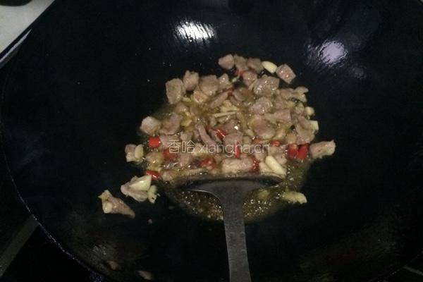 肉片炒苦瓜的做法图解4