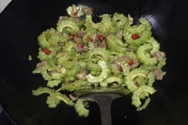 肉片炒苦瓜的做法图解5
