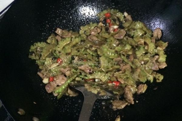 肉片炒苦瓜的做法图解7
