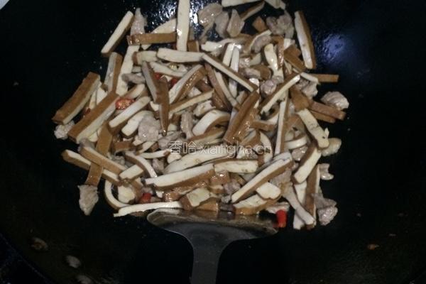 酱干炒肉的做法图解6