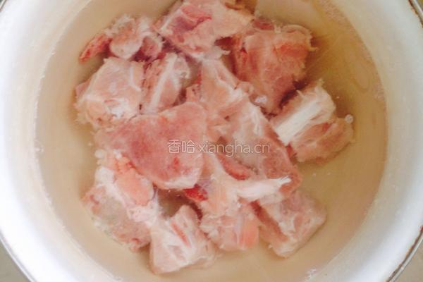 山药排骨汤的做法图解1