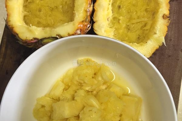 鸡丁什锦菠萝饭的做法图解2