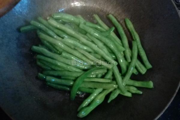 干煸豆角的做法图解2