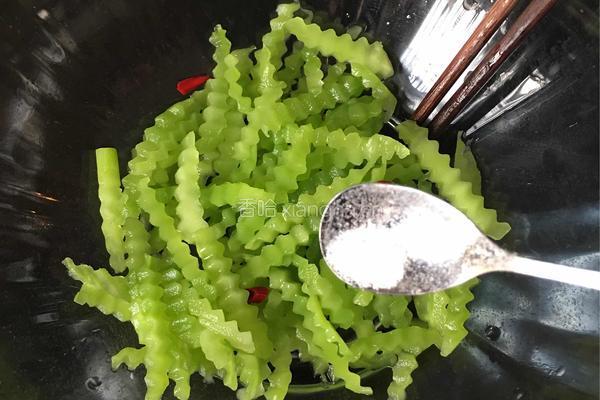 凉拌莴笋丝的做法图解4