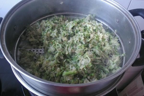 槐花猪肉包的做法图解1