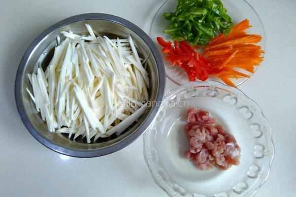 茭白炒肉丝的做法图解1