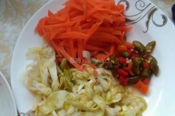 泡菜炒鸡胸肉的做法图解2