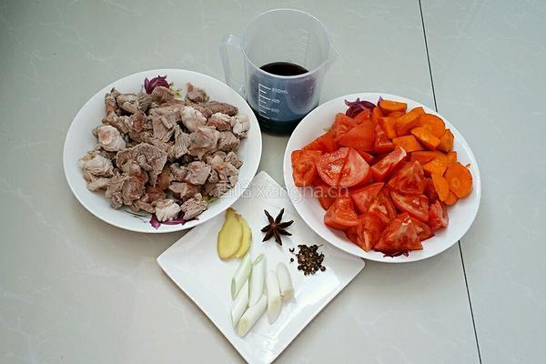 红酒炖牛肉的做法图解1