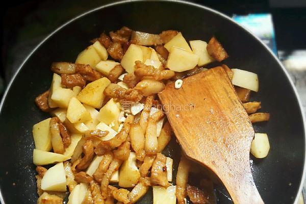 土豆烧肉的做法图解4