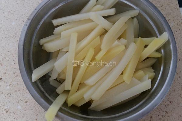 炸土豆条（薯条）的做法图解2