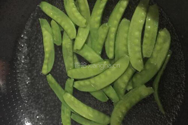 腊肠炒荷兰豆的做法图解3