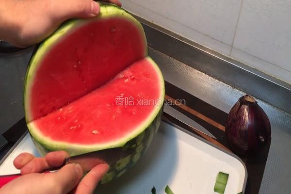 萌萌鲨鱼水果拼盘的做法图解4
