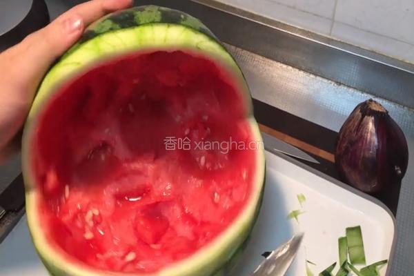 萌萌鲨鱼水果拼盘的做法图解5