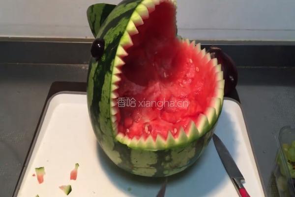 萌萌鲨鱼水果拼盘的做法图解9