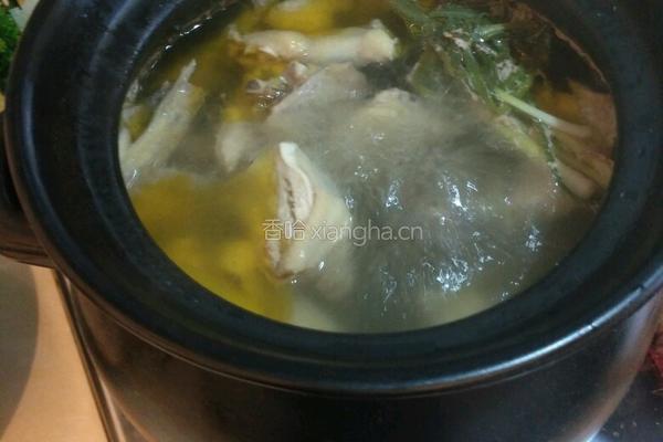 香菇鸡汤的做法图解1