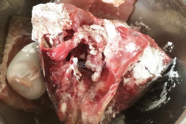 鱼头鱼骨豆腐汤的做法图解2