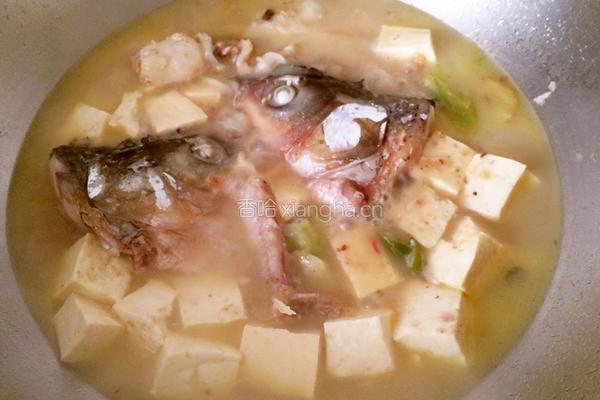 鱼头鱼骨豆腐汤的做法图解7