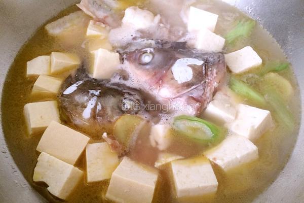 鱼头鱼骨豆腐汤的做法图解6