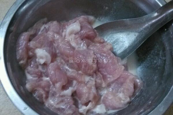 猪肉炒酸菜的做法图解2
