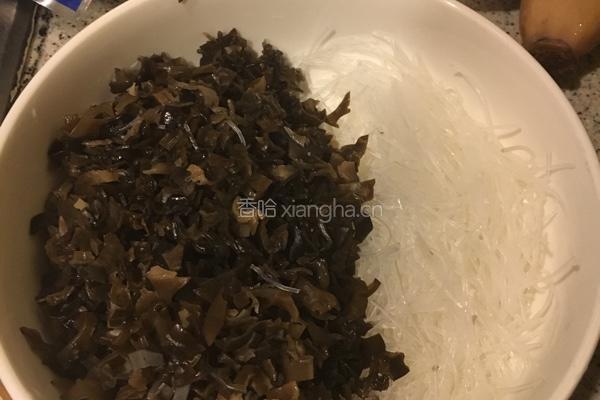 木耳粉絲鮮肉包的做法图解2