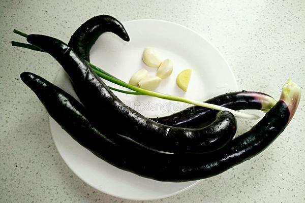 豆瓣烧茄子的做法图解1