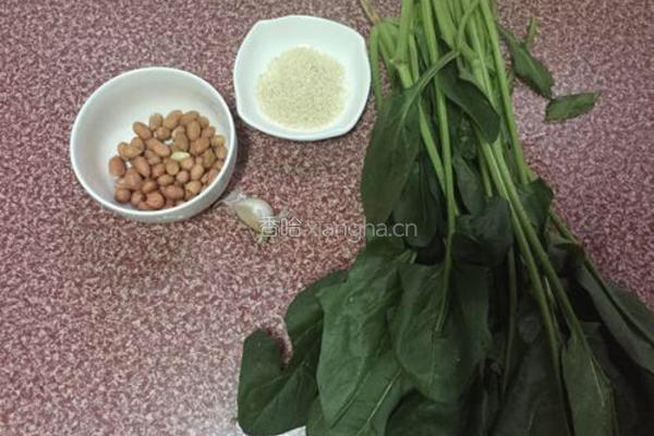 菠菜陈醋花生米的做法图解1