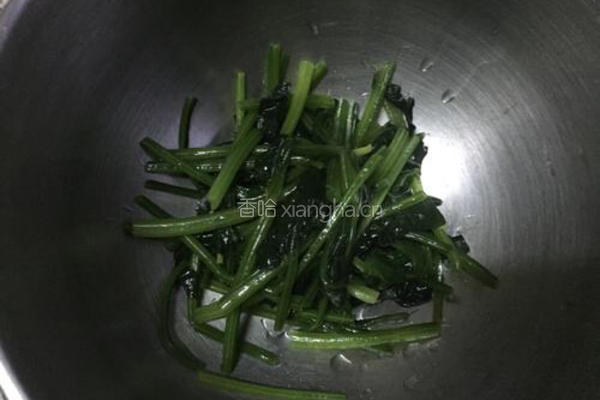 菠菜陈醋花生米的做法图解6
