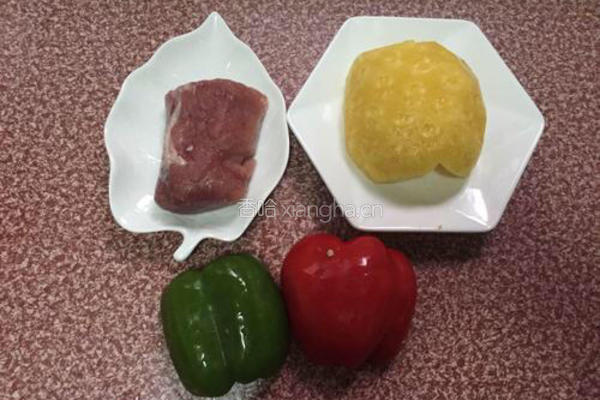 菠萝咕噜肉的做法图解1