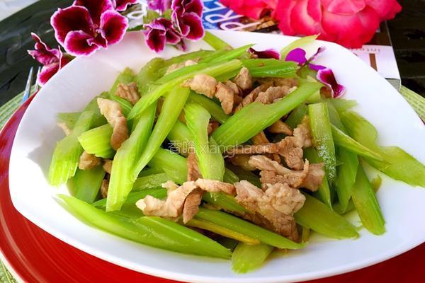 西芹炒肉丝的做法图解7