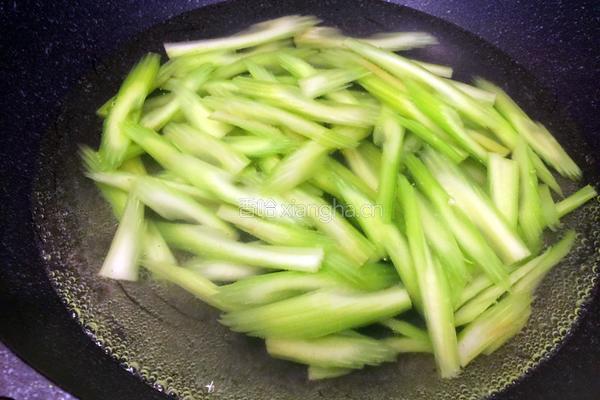 西芹炒肉丝的做法图解2
