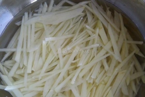 凉拌土豆丝木耳的做法图解1