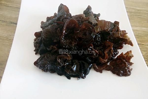 木耳炒肉片的做法图解2