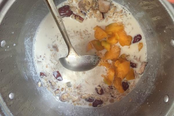 燕麦牛奶红枣粥的做法图解4