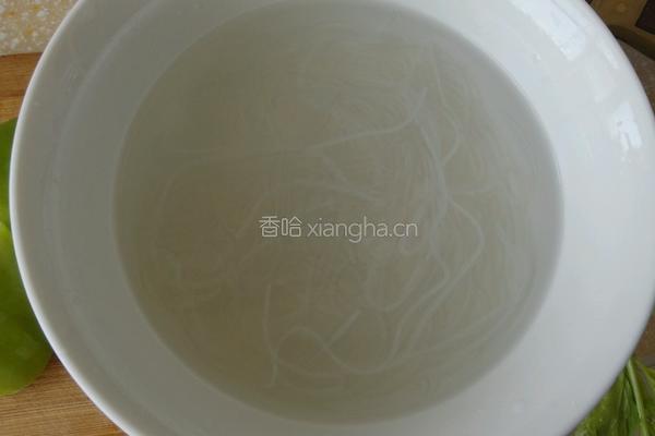 芹菜炒粉的做法图解5