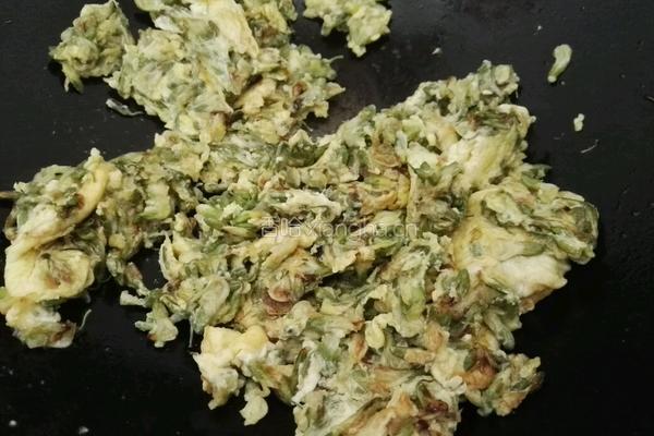 槐花炒鸡蛋的做法图解7