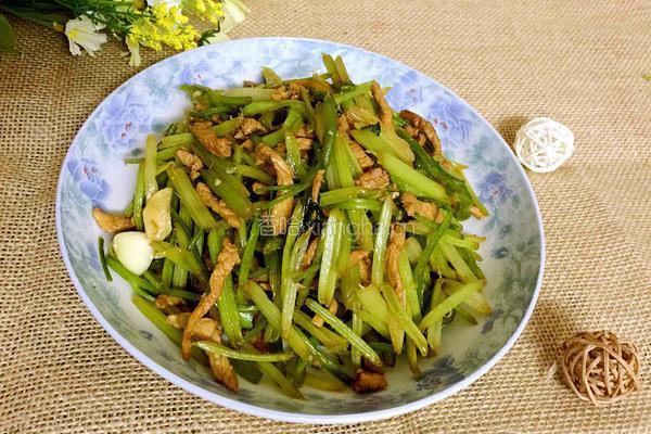 芹菜肉丝的做法图解7