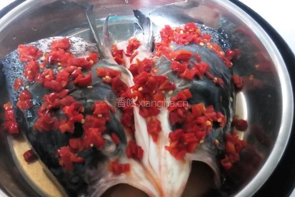 剁椒鱼头的做法图解2