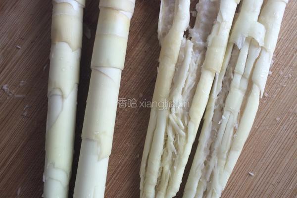 笋子木耳猪肉饺子的做法图解1