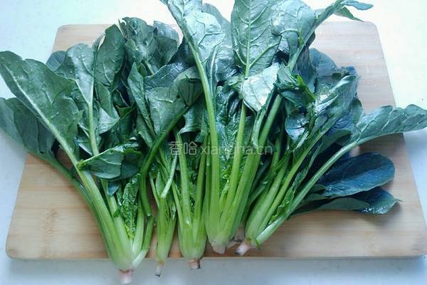凉拌菠菜的做法图解1