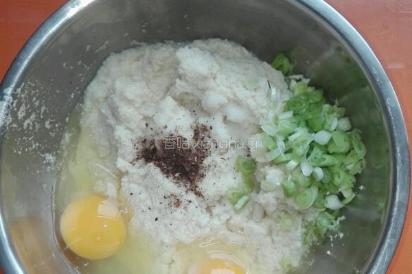 家常豆渣小丸子的做法图解2