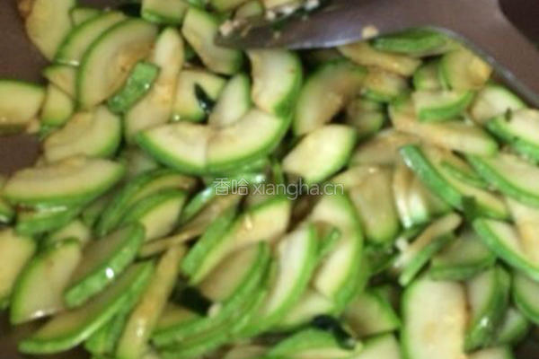 西葫芦炒鸡蛋的做法图解4