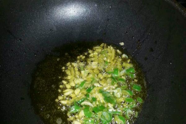 黄瓜牛肉丁的做法图解3