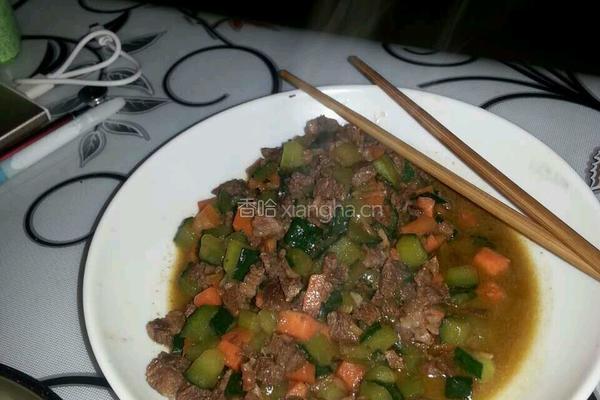 黄瓜牛肉丁的做法图解7