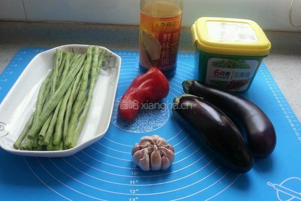 茄子烧豆角的做法图解1